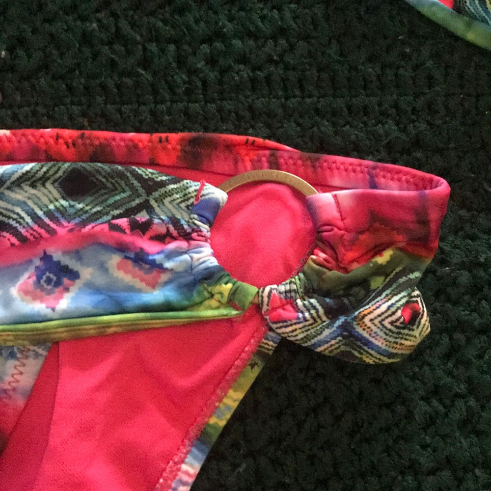 Bikini - Picture 2 of 7